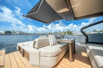 Thumbnail von Azimut Seadeck 6