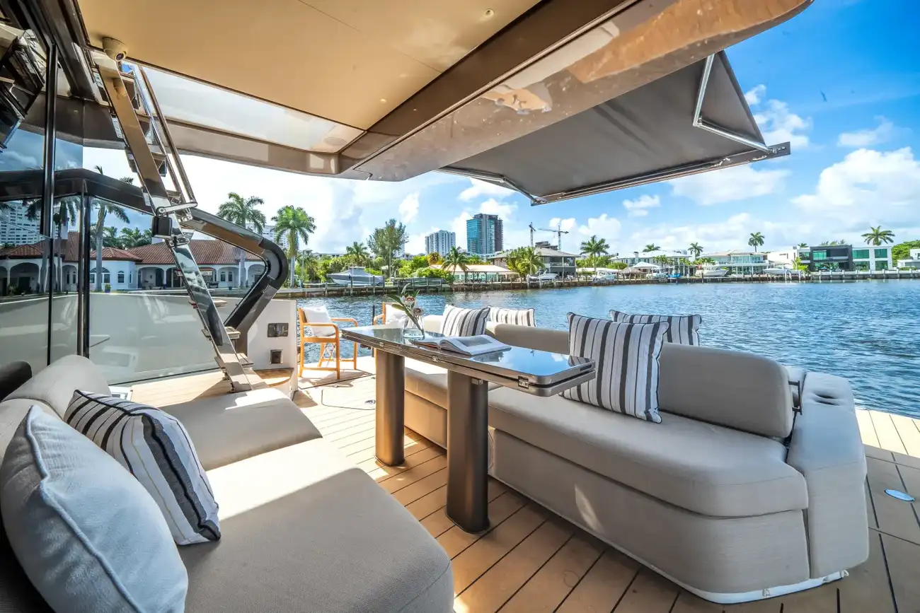 Thumbnail von Azimut Seadeck 6