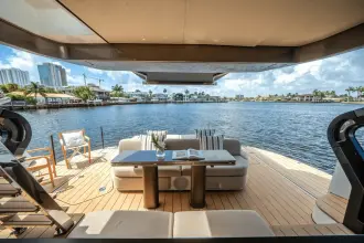 Thumbnail von Azimut Seadeck 6