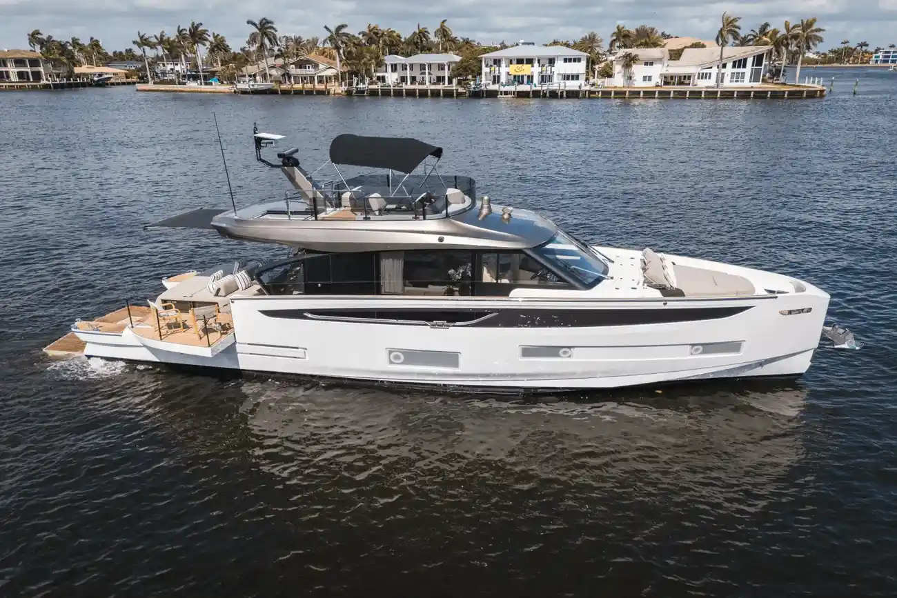 Thumbnail von Azimut Seadeck 6