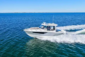 Thumbnail von Boston Whaler 360 Outrage