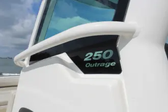 Thumbnail von Boston Whaler 250 Outrage