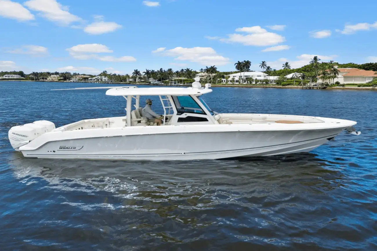 Boston Whaler 380 Outrage