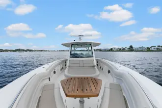 Thumbnail von Boston Whaler 380 Outrage
