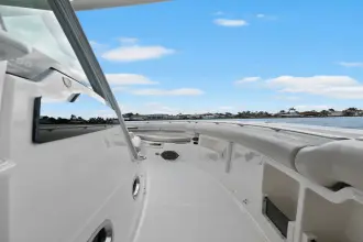 Thumbnail von Boston Whaler 380 Outrage