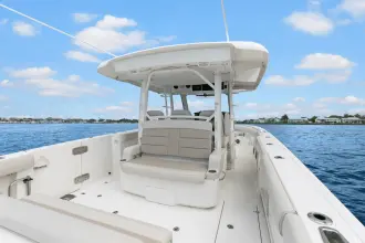 Thumbnail von Boston Whaler 380 Outrage
