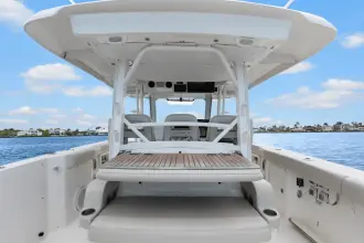 Thumbnail von Boston Whaler 380 Outrage