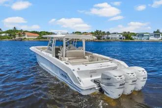 Thumbnail von Boston Whaler 380 Outrage