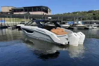 Thumbnail von Cruisers Yachts 42 GLS OB