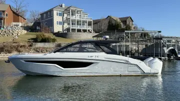 Thumbnail von Cruisers Yachts 42 GLS OB