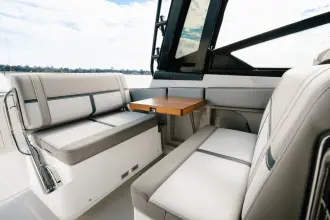 Thumbnail von Boston Whaler 330 Vantage
