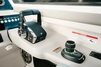 Thumbnail von Boston Whaler 330 Vantage