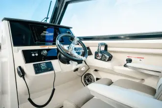 Thumbnail von Boston Whaler 330 Vantage