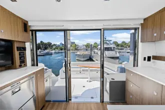 Thumbnail von Cruisers Yachts 46 Cantius