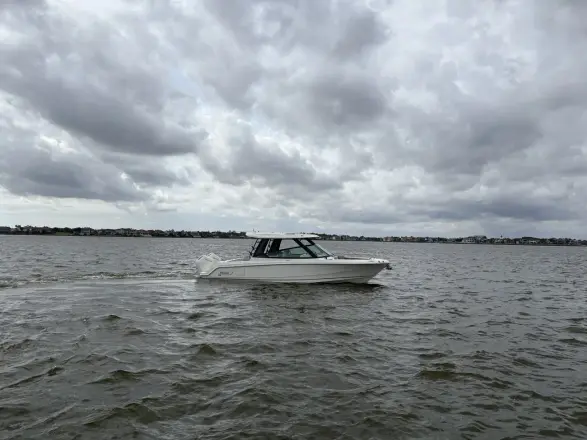 Boston Whaler 330 Vantage