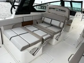 Thumbnail von Boston Whaler 330 Vantage