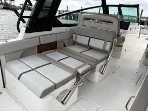 Thumbnail von Boston Whaler 330 Vantage