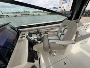 Thumbnail von Boston Whaler 330 Vantage