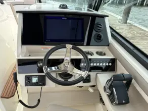 Thumbnail von Boston Whaler 330 Vantage