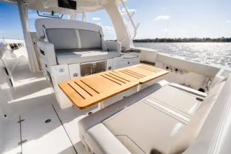 Thumbnail von Boston Whaler 350 Realm