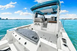 Thumbnail von Boston Whaler 360 Outrage