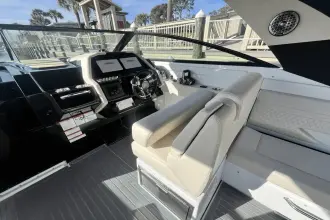 Thumbnail von Cruisers Yachts 34 GLS OB