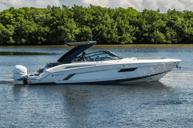 Cruisers Yachts 338 OB