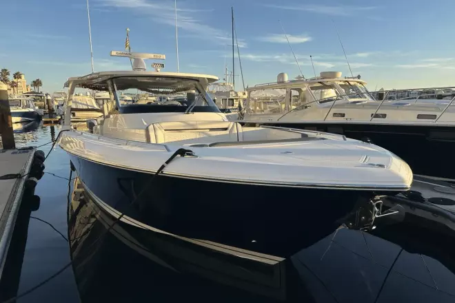 Tiara Yachts 38 LS