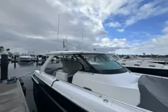 Thumbnail von Tiara Yachts 38 LS