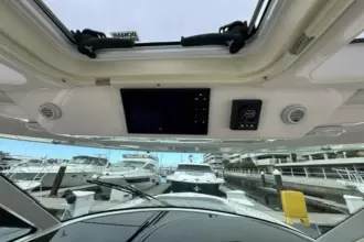 Thumbnail von Tiara Yachts 38 LS