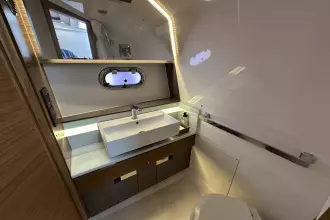 Thumbnail von Tiara Yachts 38 LS