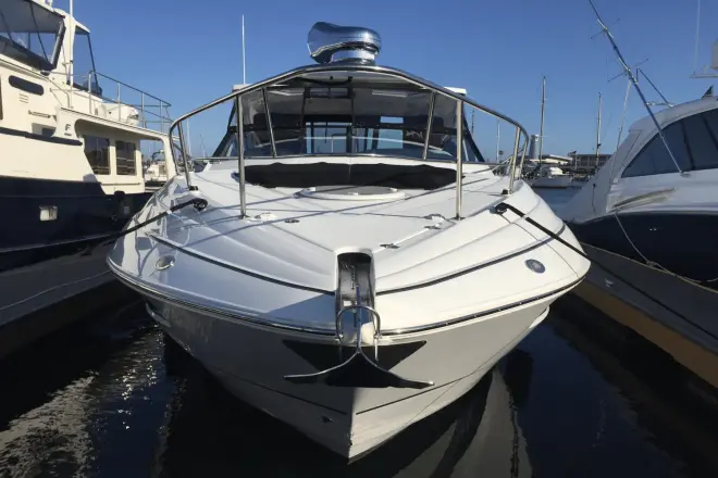 Cruisers Yachts 35 Express