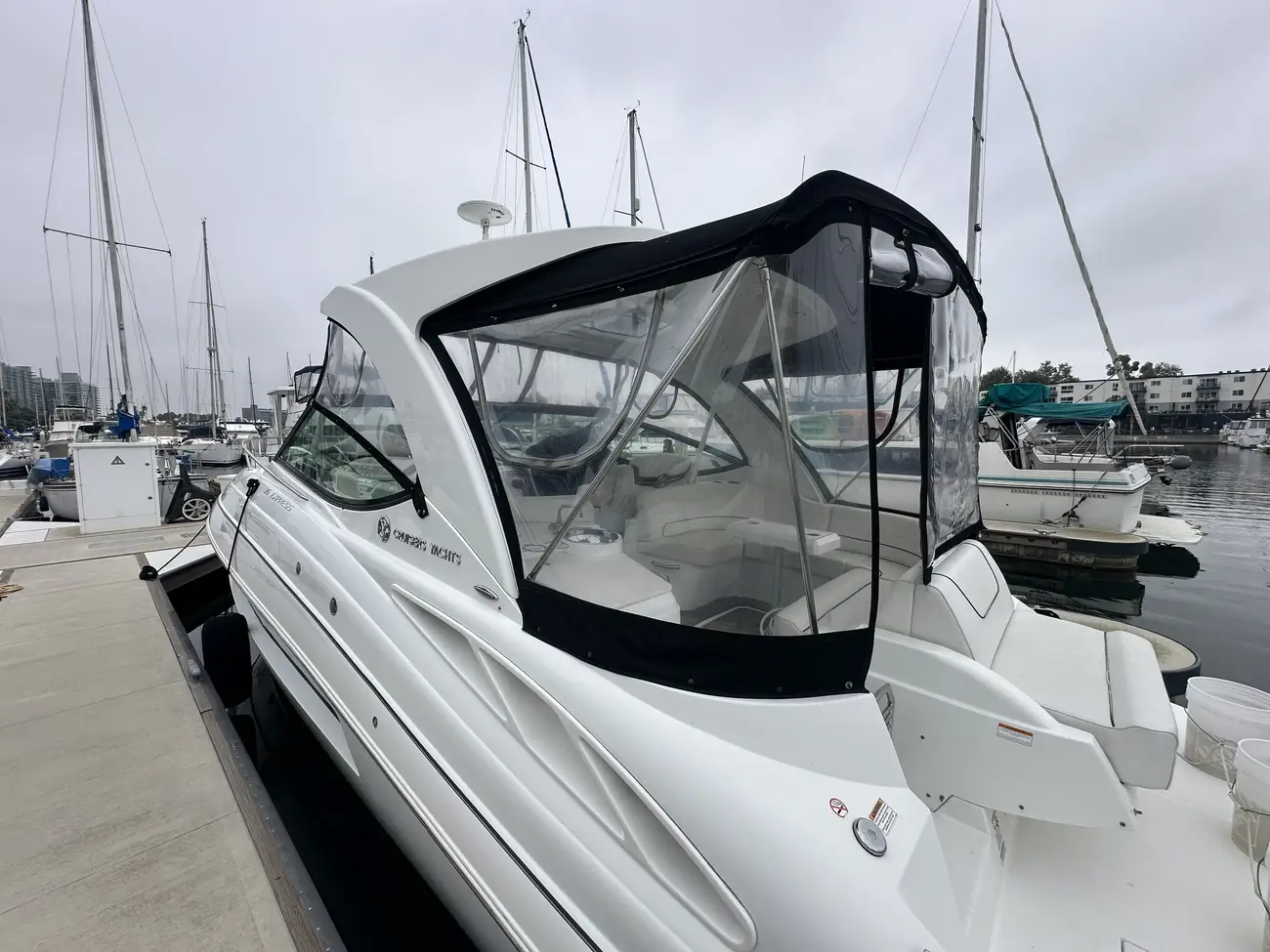 Thumbnail von Cruisers Yachts 35 Express