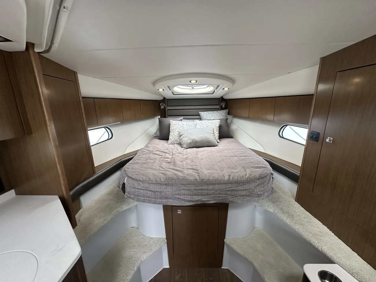 Thumbnail von Cruisers Yachts 35 Express