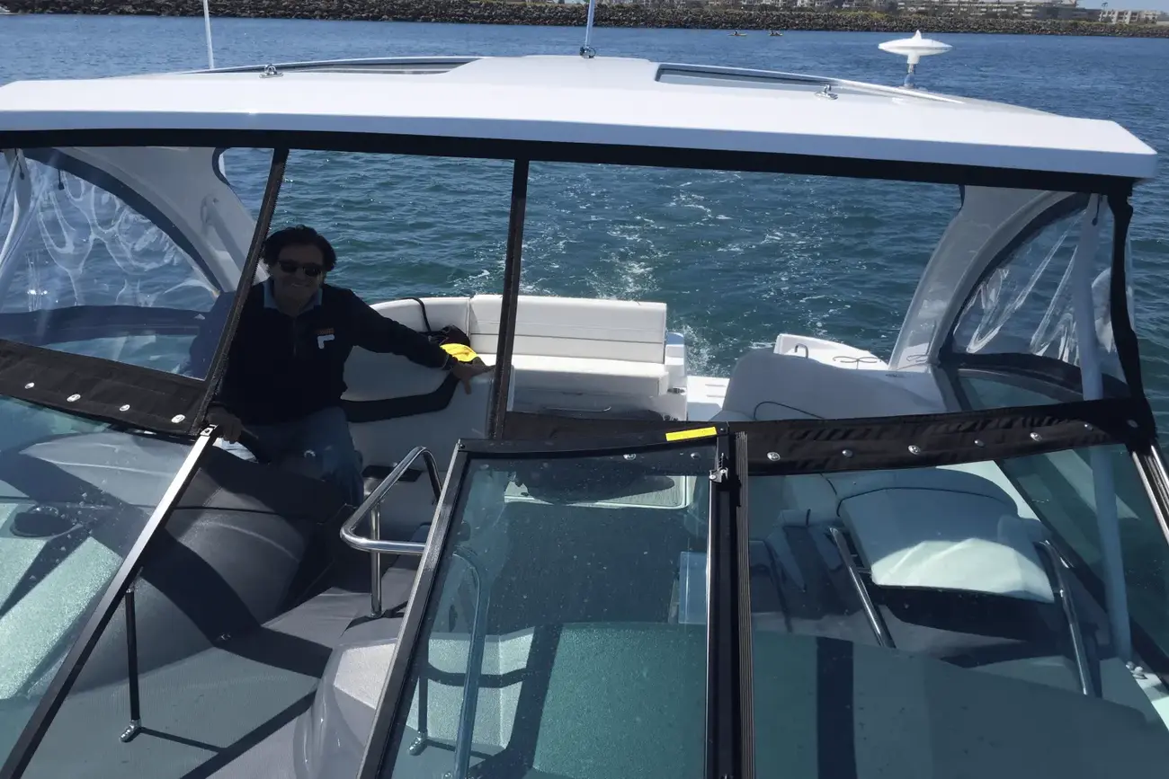 Thumbnail von Cruisers Yachts 35 Express