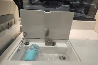 Thumbnail von Regal Commodore 360