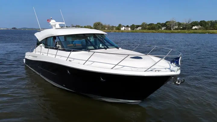 Tiara Yachts 53 Coupe