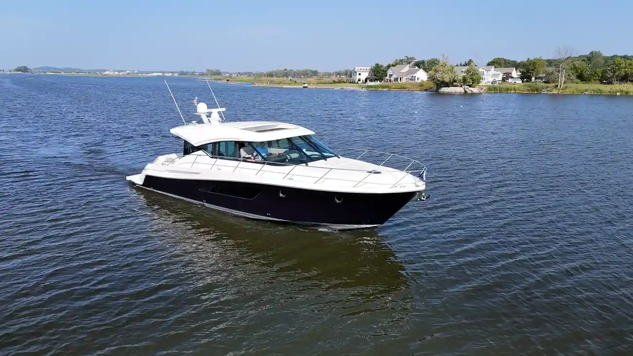 Thumbnail von Tiara Yachts 53 Coupe