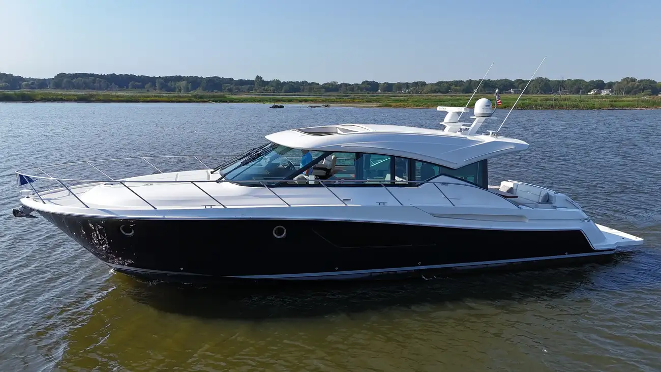 Thumbnail von Tiara Yachts 53 Coupe