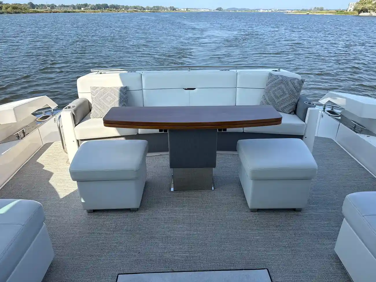 Thumbnail von Tiara Yachts 53 Coupe