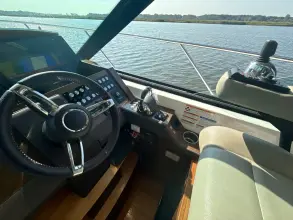 Thumbnail von Tiara Yachts 53 Coupe