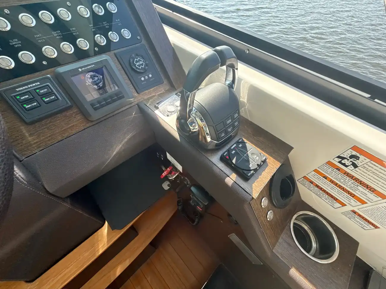 Thumbnail von Tiara Yachts 53 Coupe