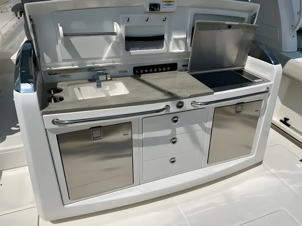 Thumbnail von Boston Whaler 420 Outrage