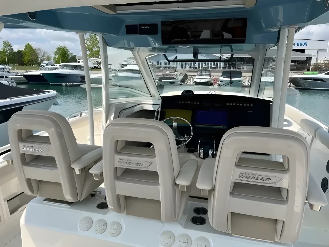 Thumbnail von Boston Whaler 420 Outrage