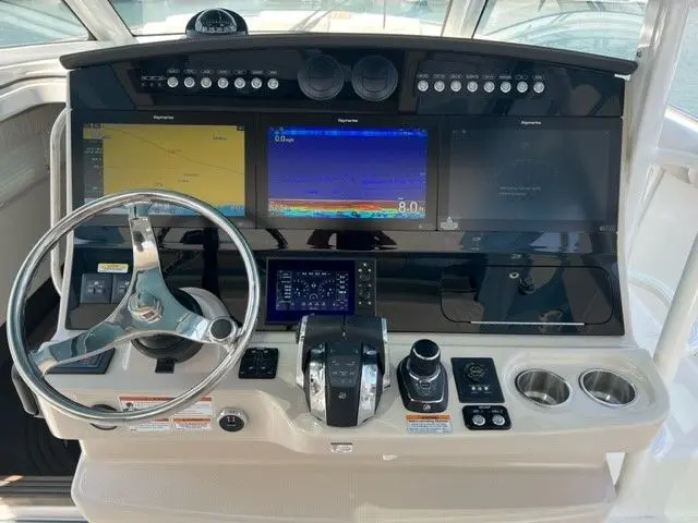 Thumbnail von Boston Whaler 420 Outrage