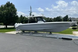 Thumbnail von Boston Whaler 360 Outrage