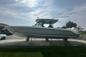 Thumbnail von Boston Whaler 360 Outrage