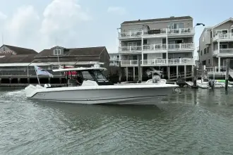 Thumbnail von Boston Whaler 360 Outrage