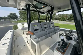Thumbnail von Boston Whaler 360 Outrage