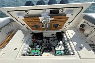 Thumbnail von Boston Whaler 380 Realm